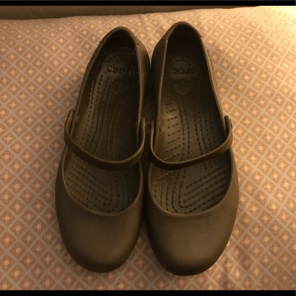 Size 8 dark brown Croc Mary Janes